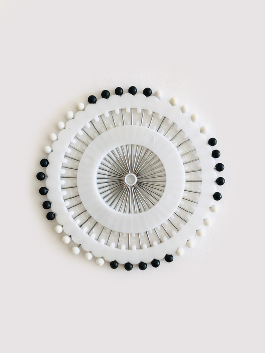 Black & White pins - Muslimah.de