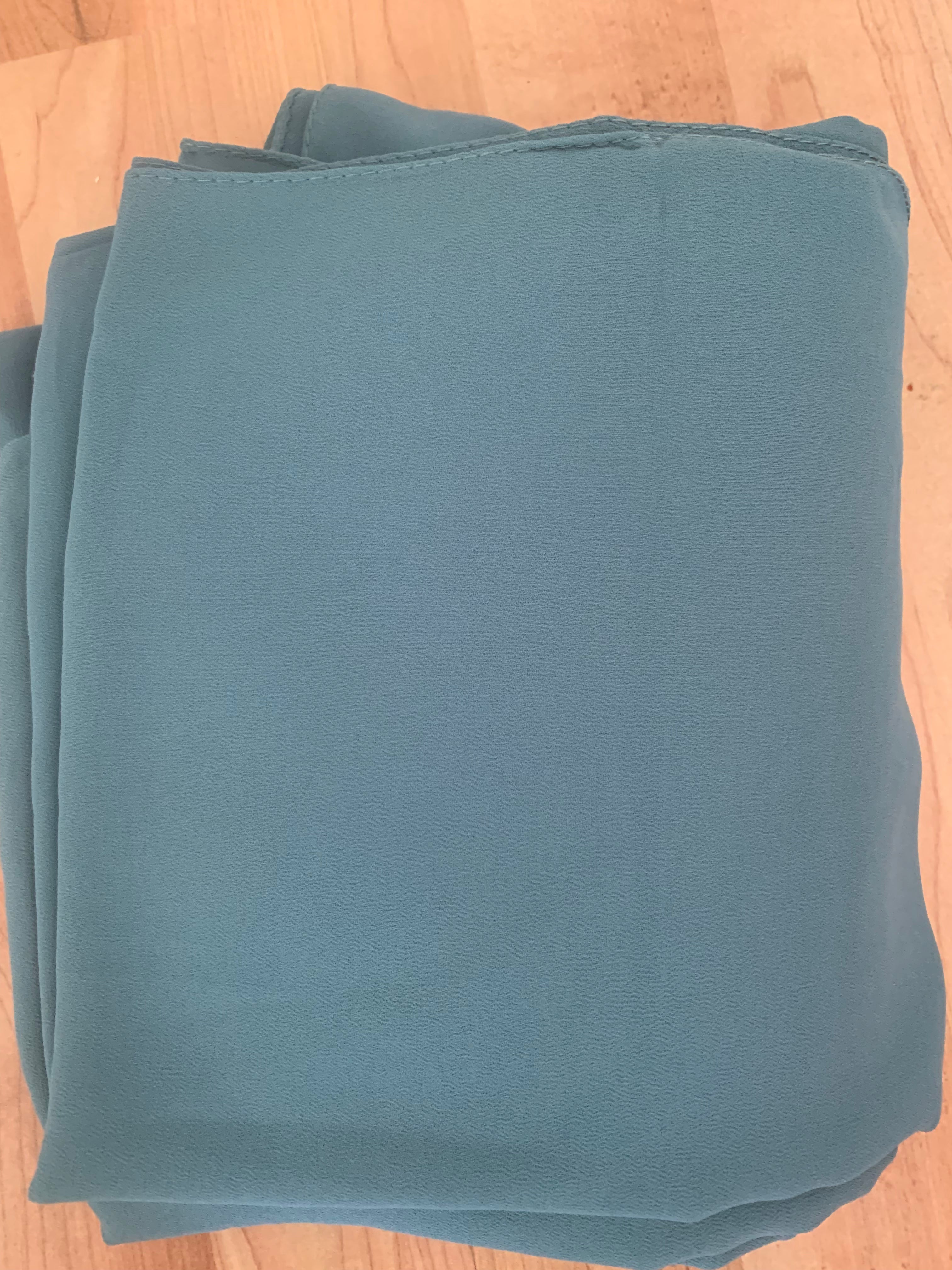 حجاب شيفون فاخر باللون الأخضر المتوسط 