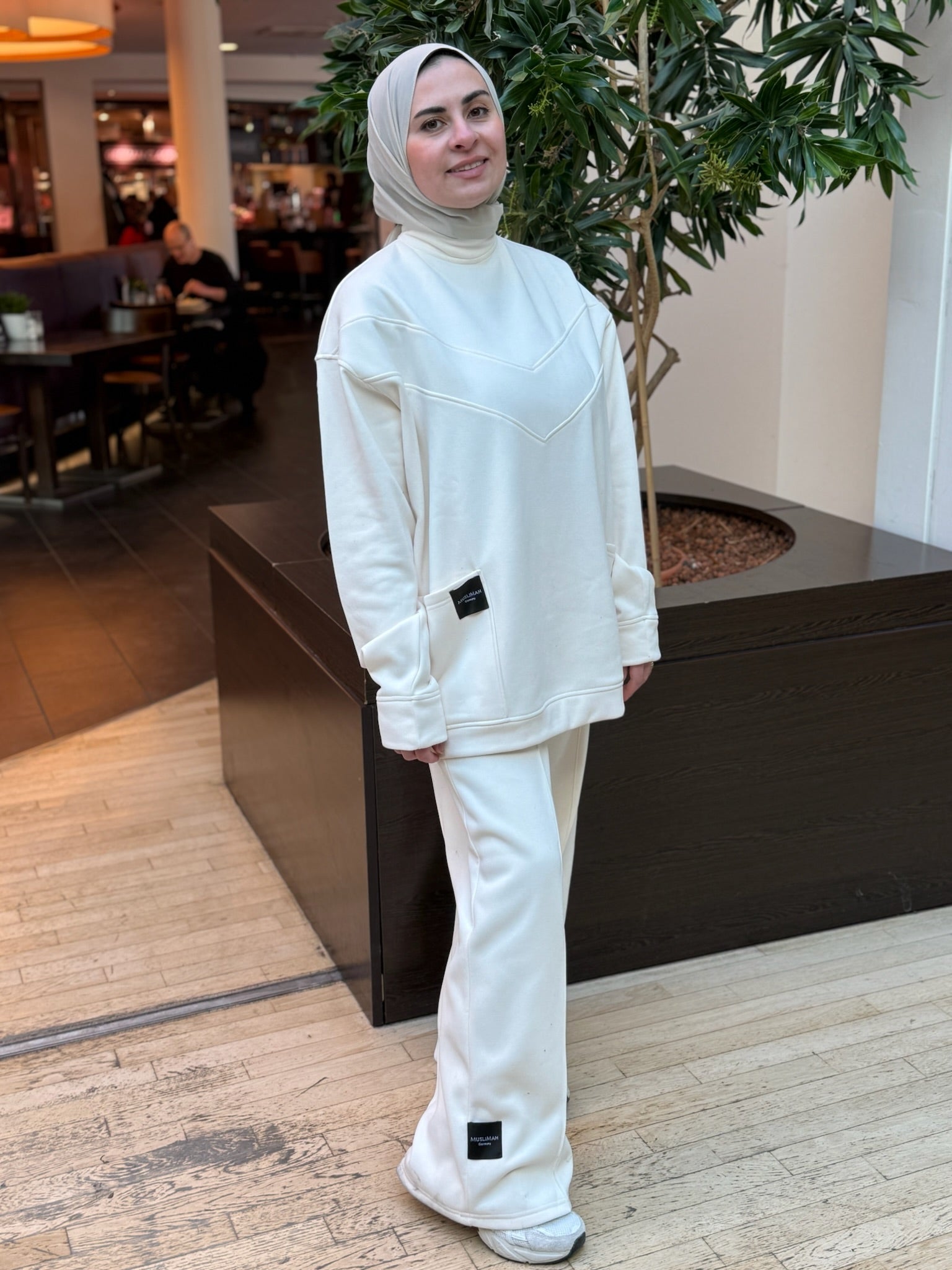 Creme Zweteiler - Model 1