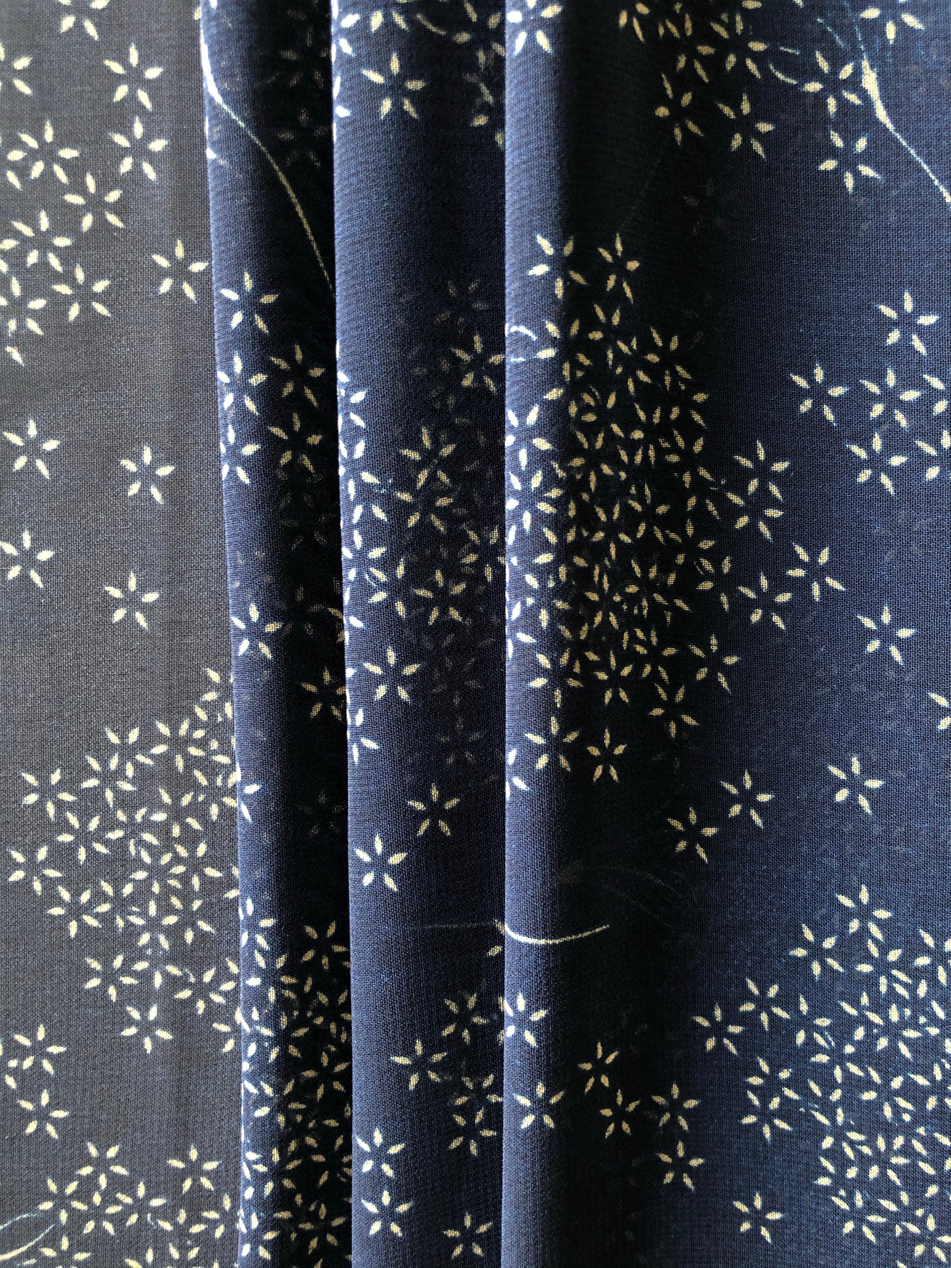 Dark blue floral Hijab - Muslimah.de